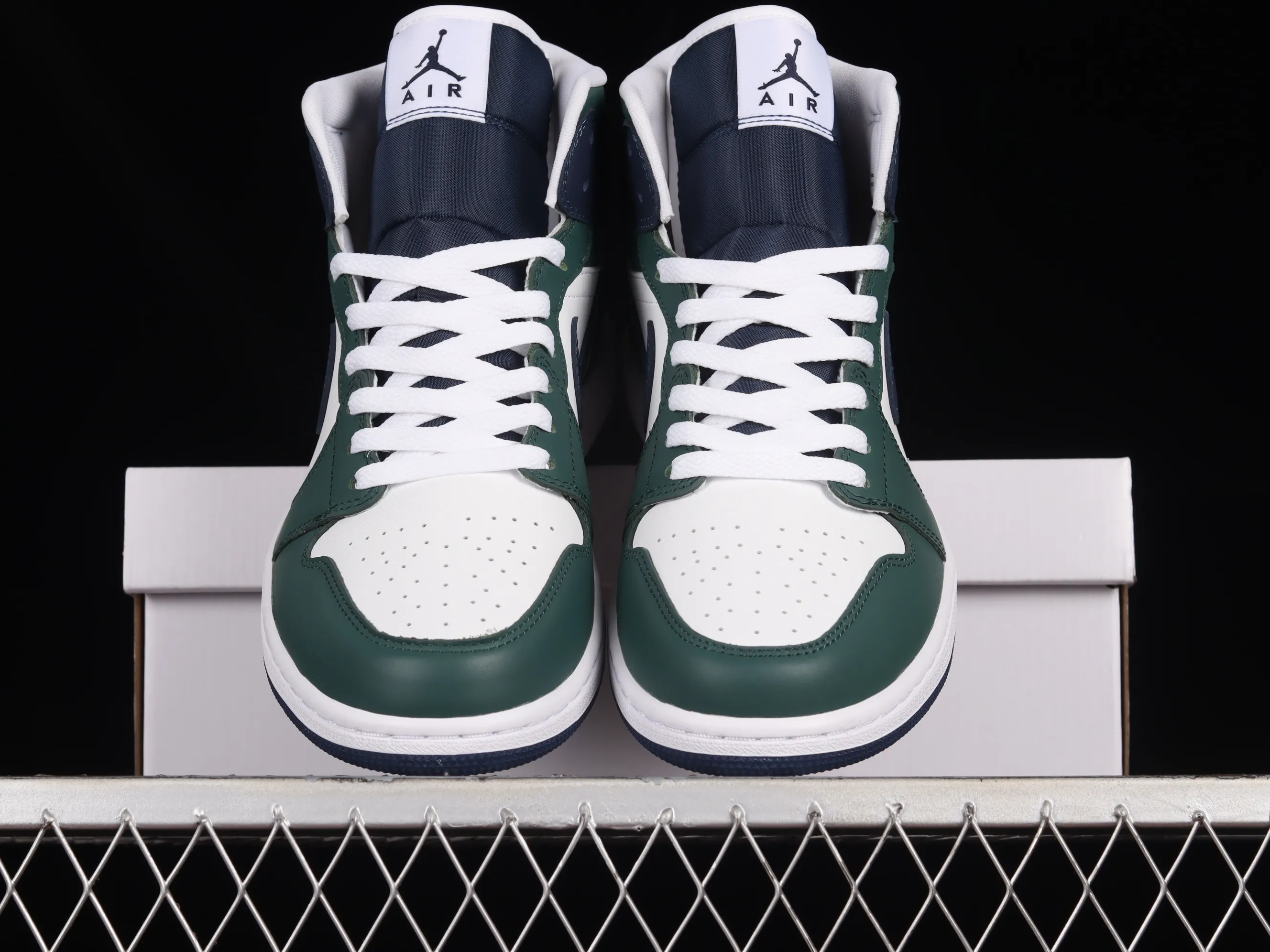 All categories Air Jordan Jordan series basketball shoes Air Jordan 1 Mid G version pure original Air Jordan 1 Mid AJ1 Joe 1 blue and green color matching Zhongbang basketball shoes DZ5326-300